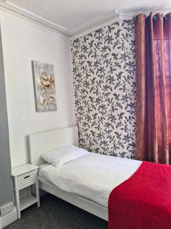 Deluxe Triple Room room - Image 1