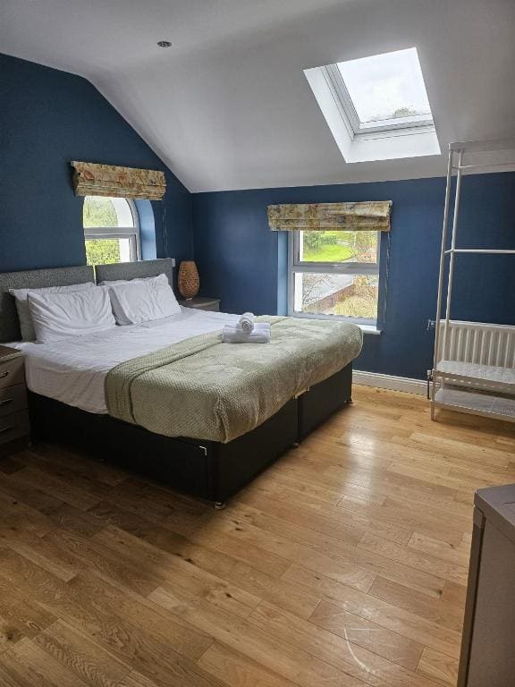 Vacation Home room - Image 1