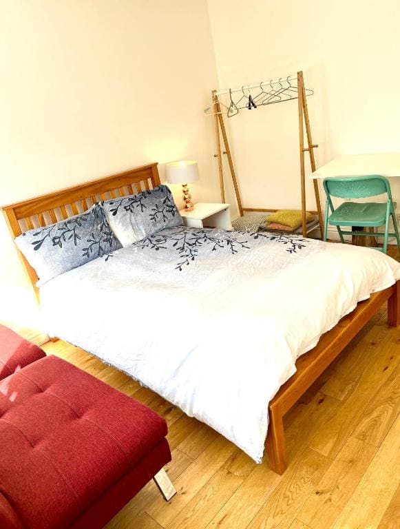 Double Room with Garden View room - Image 3