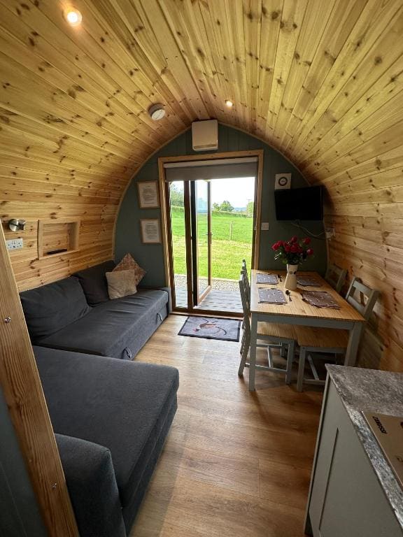 Superior Quadruple Room room - Image 1