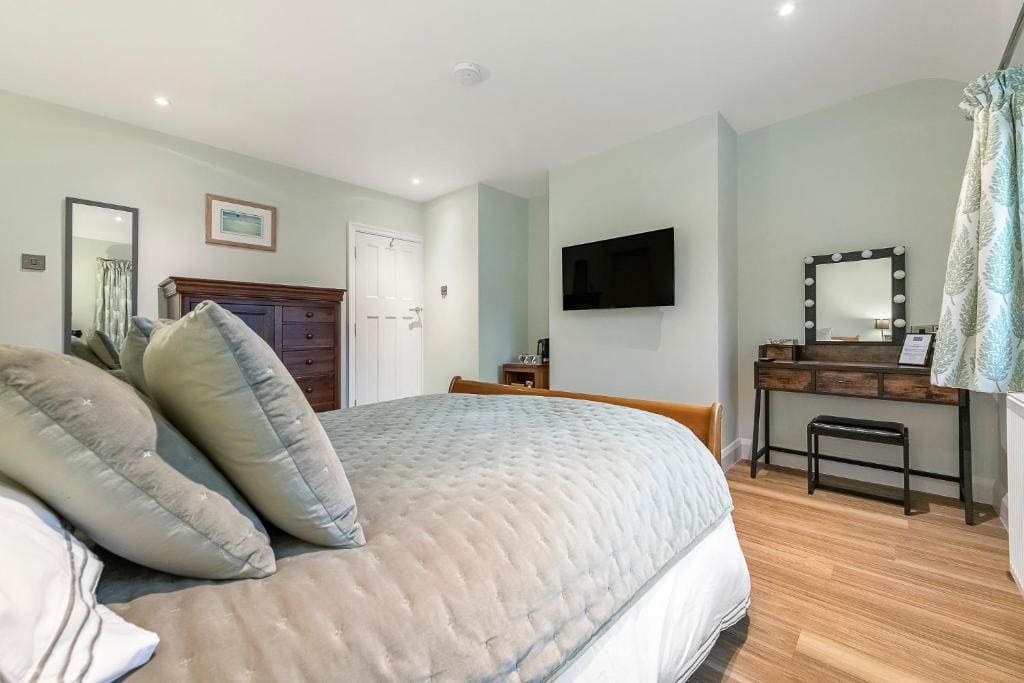 King Room with Garden View room - Image 1