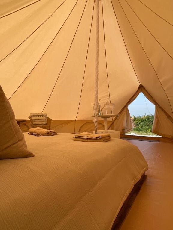 Tent room - Image 2