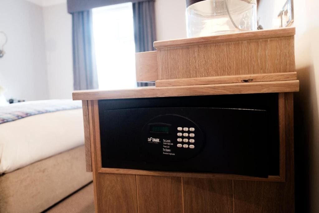 Deluxe King Room room - Image 3