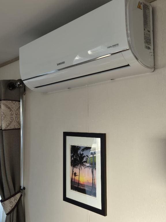 Mobile Home room - Image 1