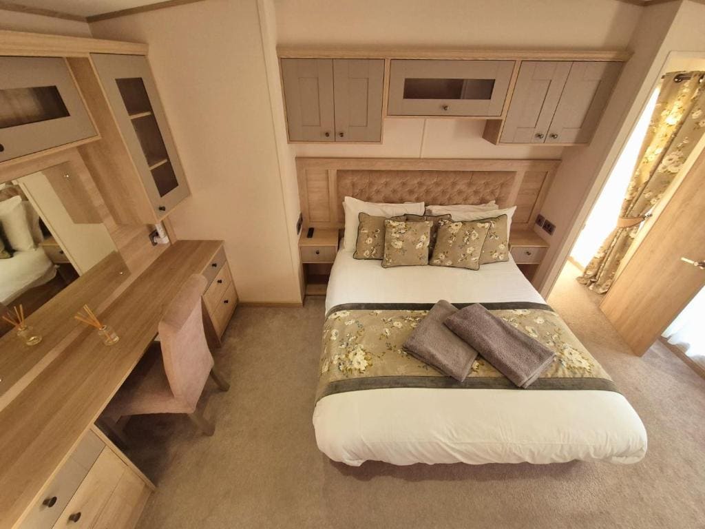 Mobile Home room - Image 3