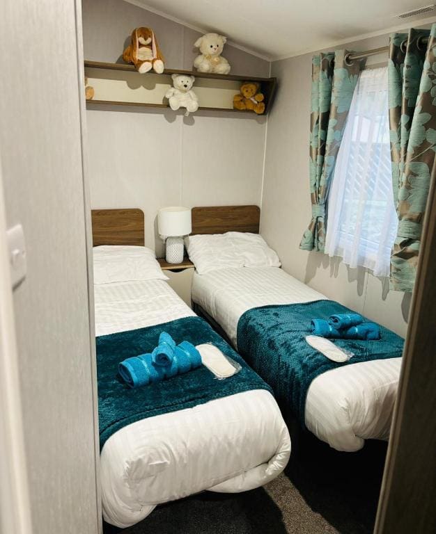 Three-Bedroom Apartment room - Image 3