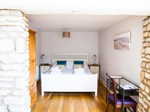 Double Room with Private Bathroom room - Image 2