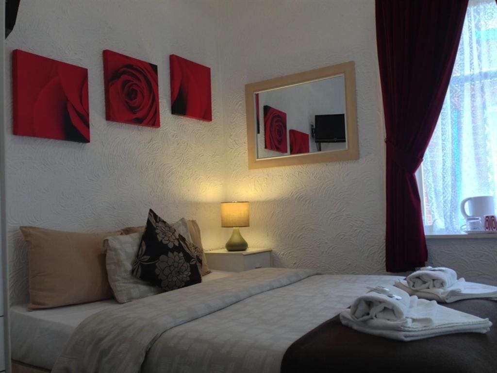Double Room with Private Bathroom room - Image 2