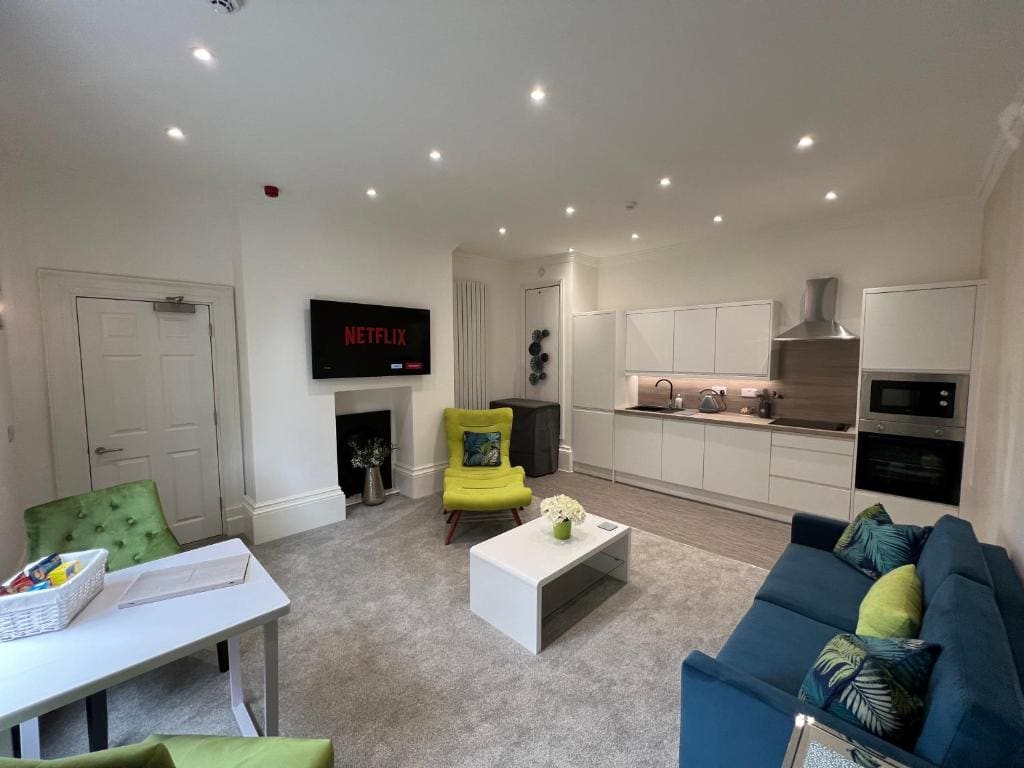 One-Bedroom Apartment room - Image 2