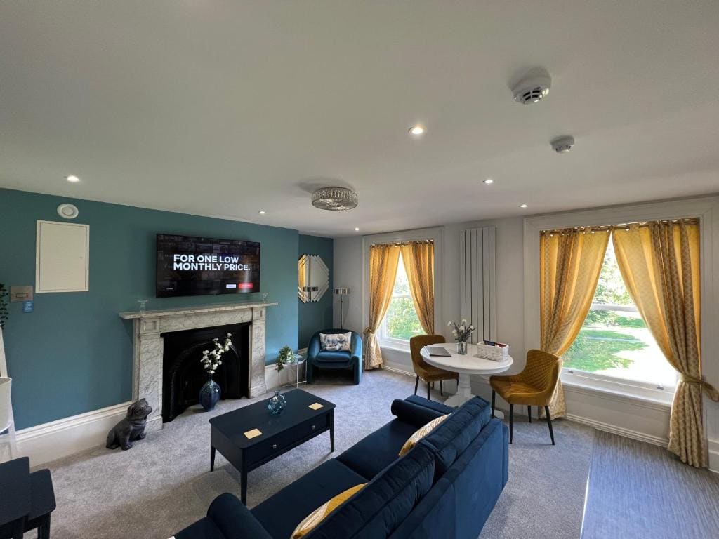 Penthouse Apartment room - Image 2