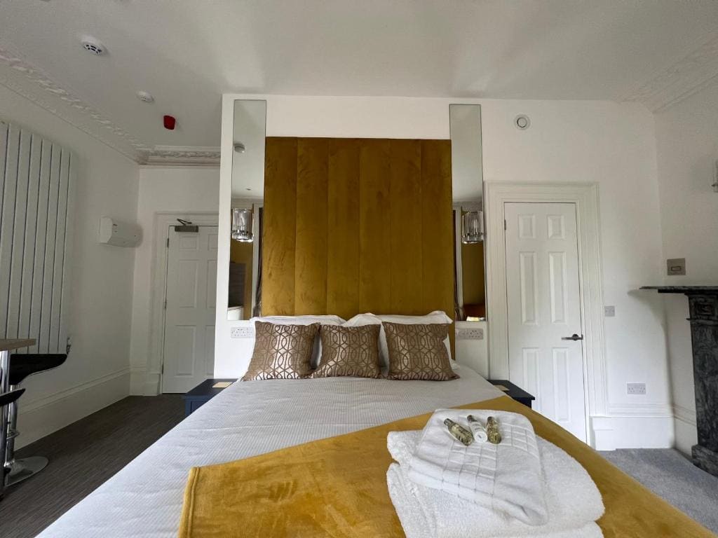 Apartment - Ground Floor room - Image 3