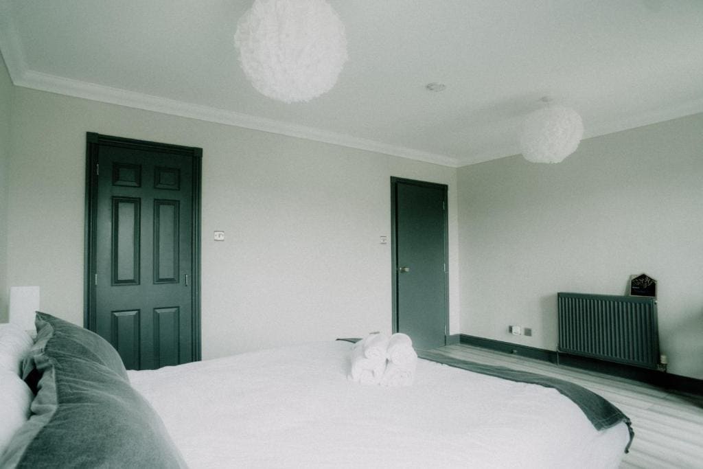 Standard Double Room with Shared Bathroom room - Image 2