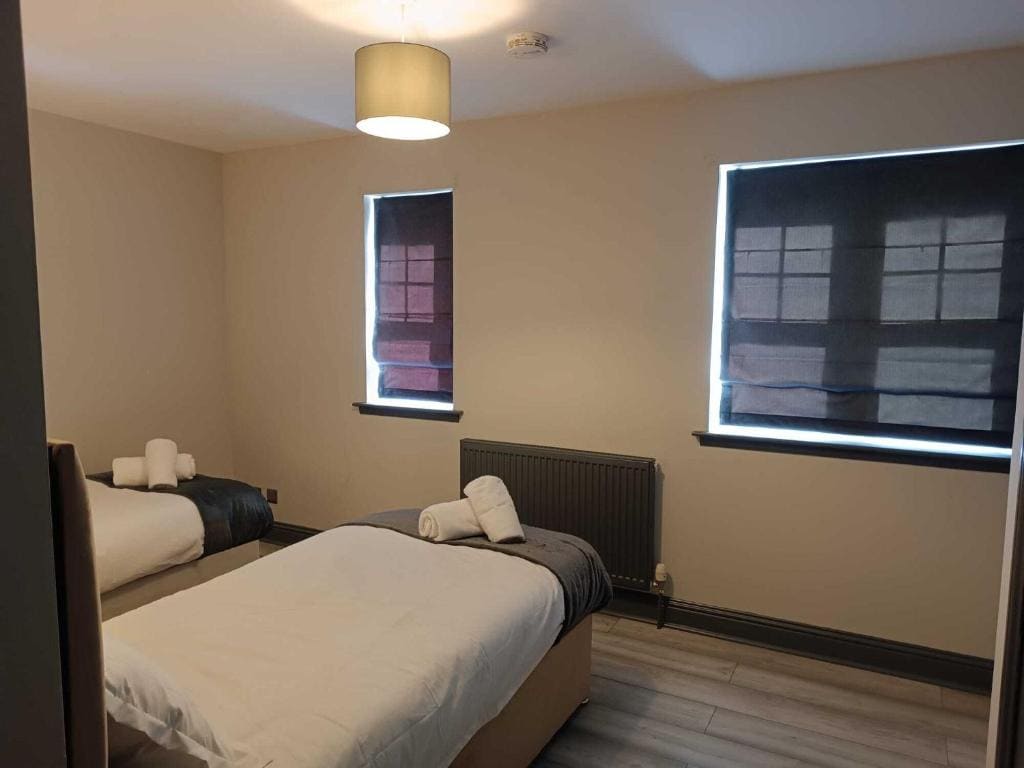 Standard Twin Room with Shared Bathroom room - Image 1