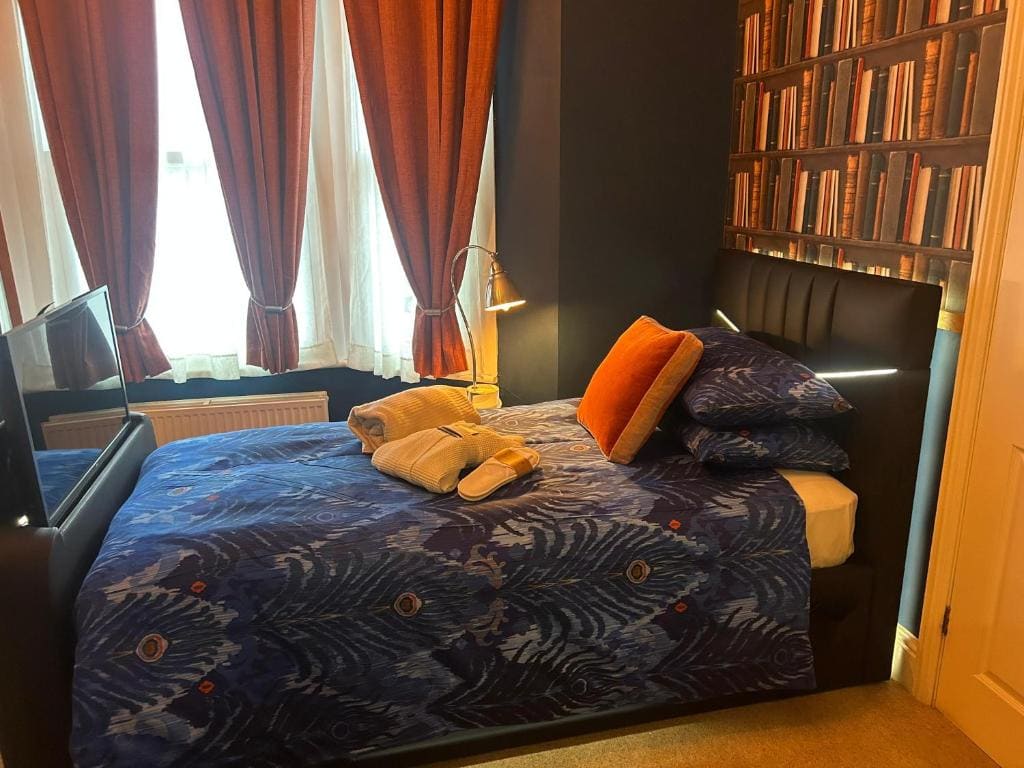 Family Room room - Image 3