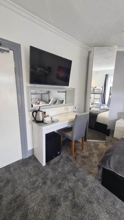 Family Room with Mountain View room - Image 1