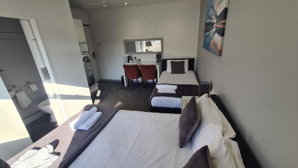 Double Room with Extra Bed room - Image 1