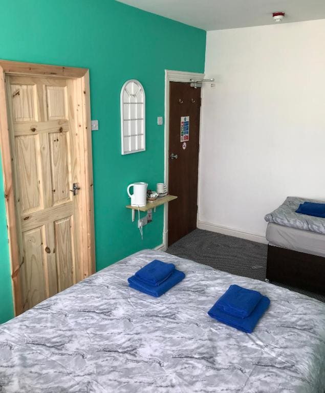 Comfort Triple Room with Shower room - Image 1