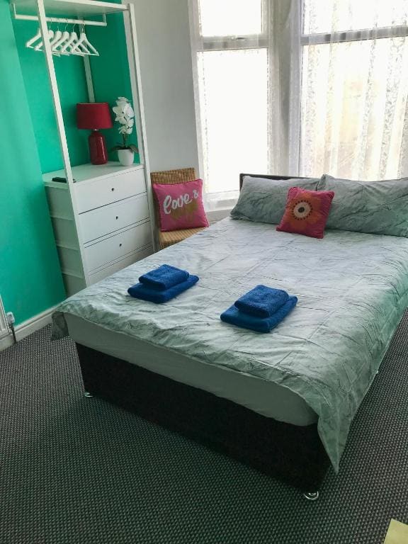 Comfort Triple Room with Shower room - Image 2