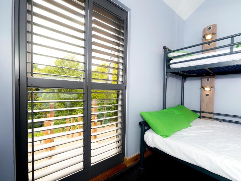 3 Bed Double Private Room Shared Bathroom room - Image 2