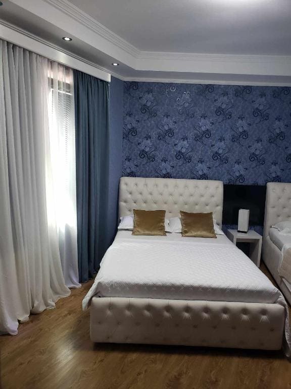 Double Room with Extra Bed room - Image 2