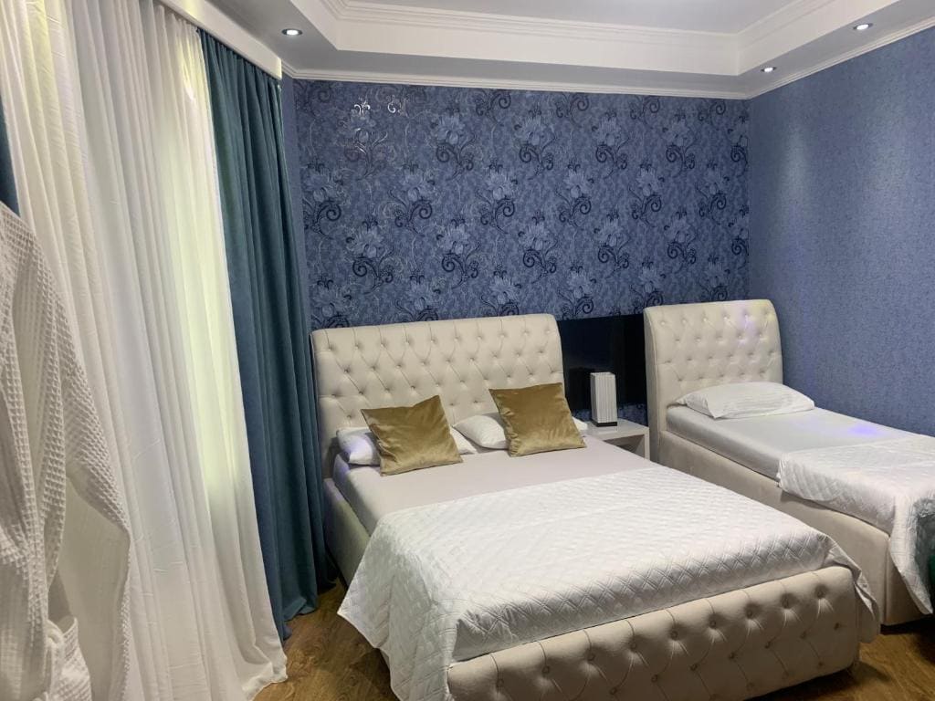 Double Room with Extra Bed room - Image 3