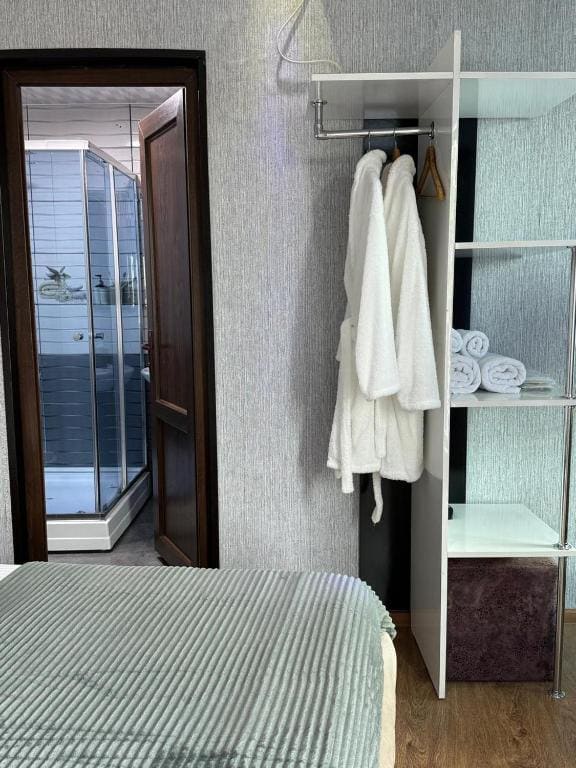 Standard Queen Room room - Image 1