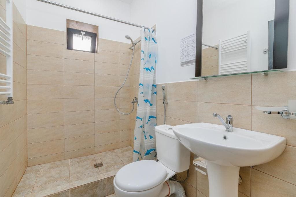 Double Room with Private Bathroom room - Image 3