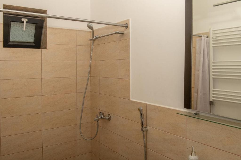 Double Room with Private Bathroom room - Image 2
