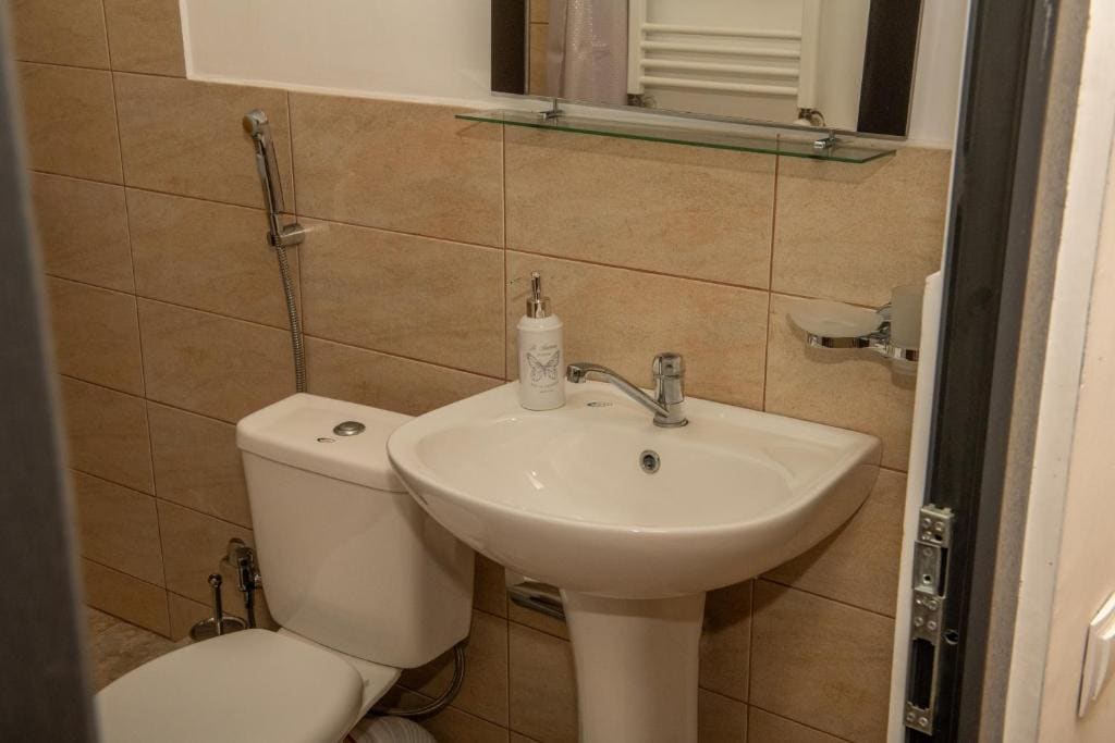 Double Room with Private Bathroom room - Image 1