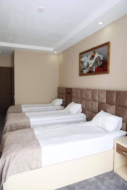 Family Room room - Image 2