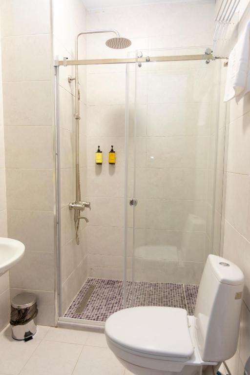 Standard Twin Room room - Image 3