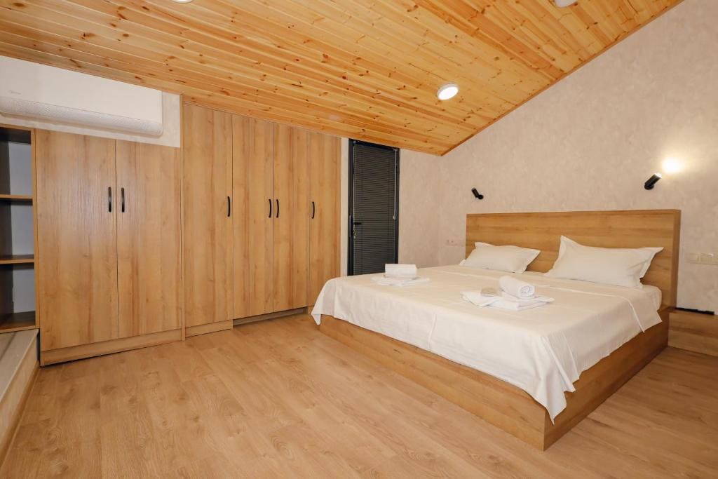 Double Room with Balcony room - Image 1
