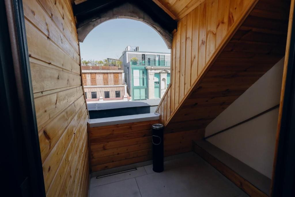 Double Room with Balcony room - Image 3