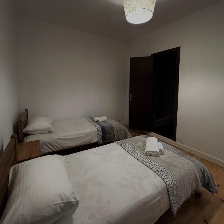 Small Twin Room room - Image 2