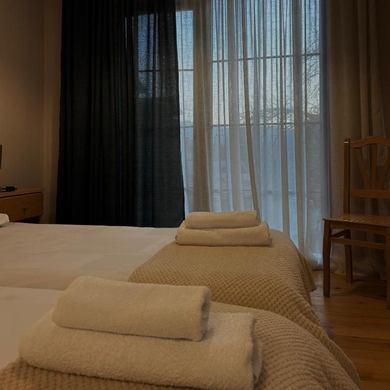 Twin Room with Bath room - Image 2