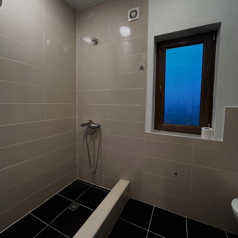 Small Twin Room room - Image 3