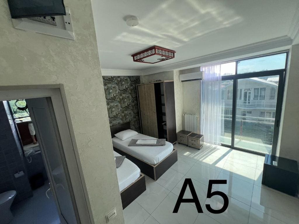 Standard Twin Room room - Image 3