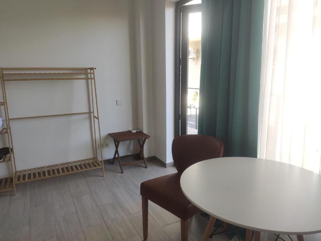 Superior Twin Room with City View room - Image 3