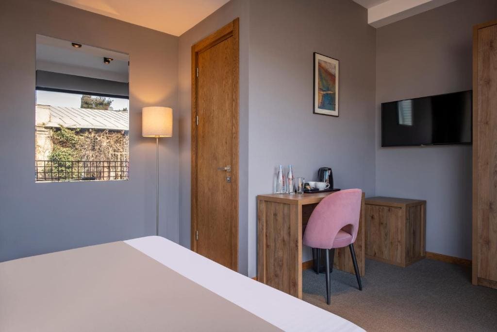 Double Room with Balcony room - Image 1