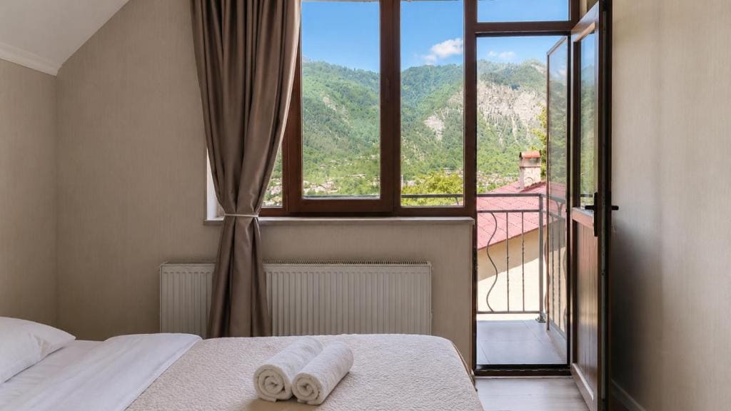 Family Room with Balcony room - Image 1