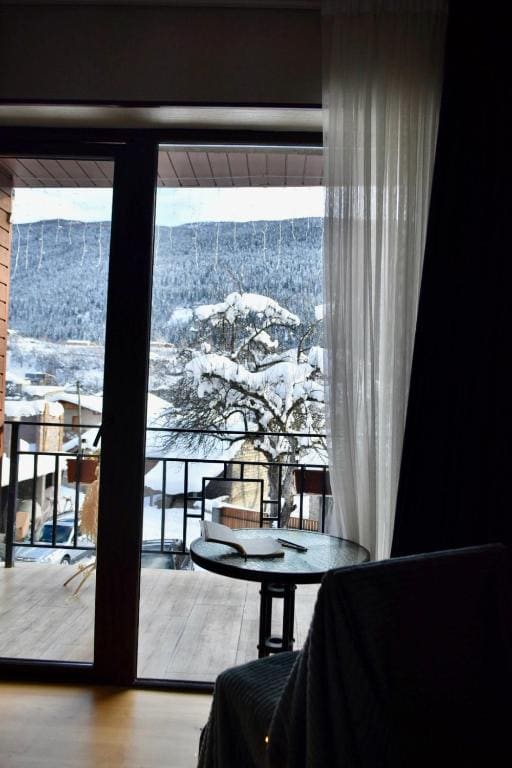 Double Room with Mountain View room - Image 2