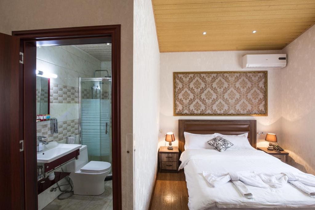 Deluxe Room room - Image 3