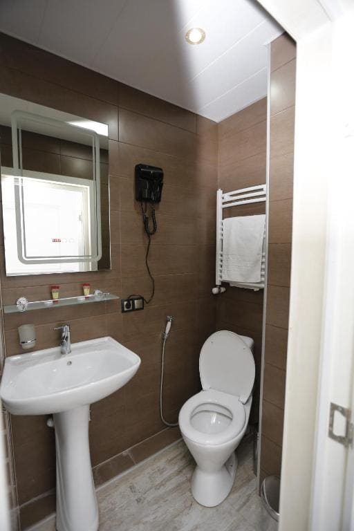 Standard Twin Room room - Image 2