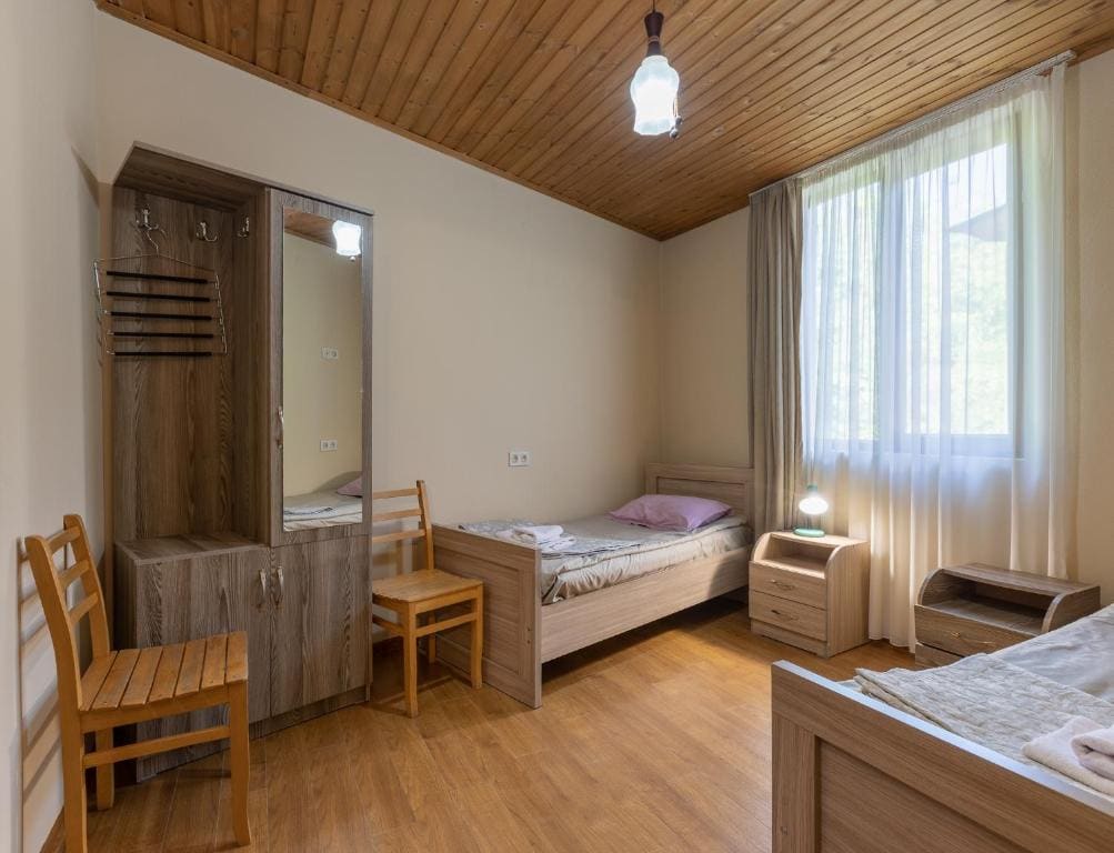 Twin Room with Private Bathroom room - Image 3