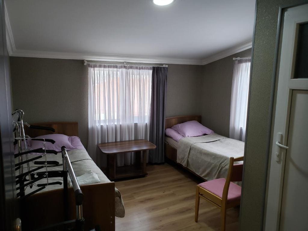 Twin Room with Private Bathroom room - Image 2