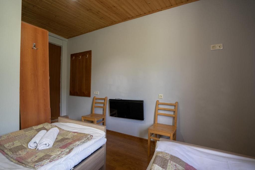 Twin Room with Private Bathroom room - Image 1