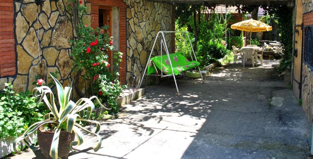 Standard Double Room with Garden View room - Image 2