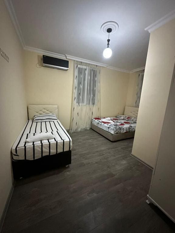 Triple Room with Shared Bathroom room - Image 2