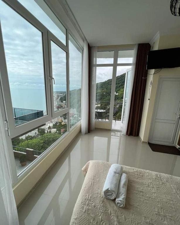Deluxe Double Room with Sea View room - Image 2