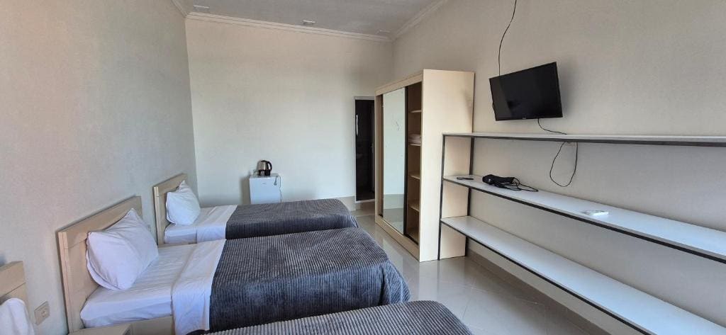 Quadruple Room with Mountain View room - Image 3